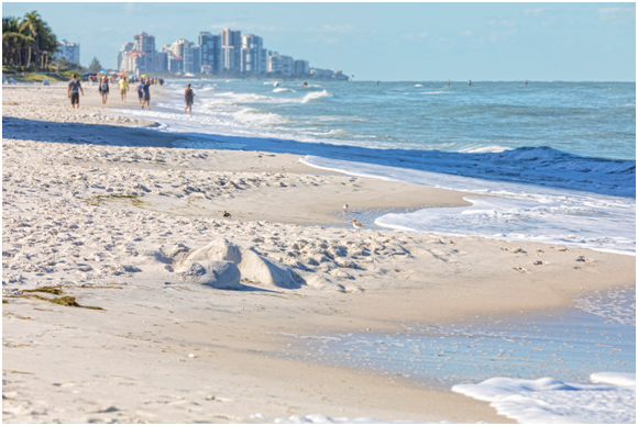 White-sand-beach-in-Naples-Florida